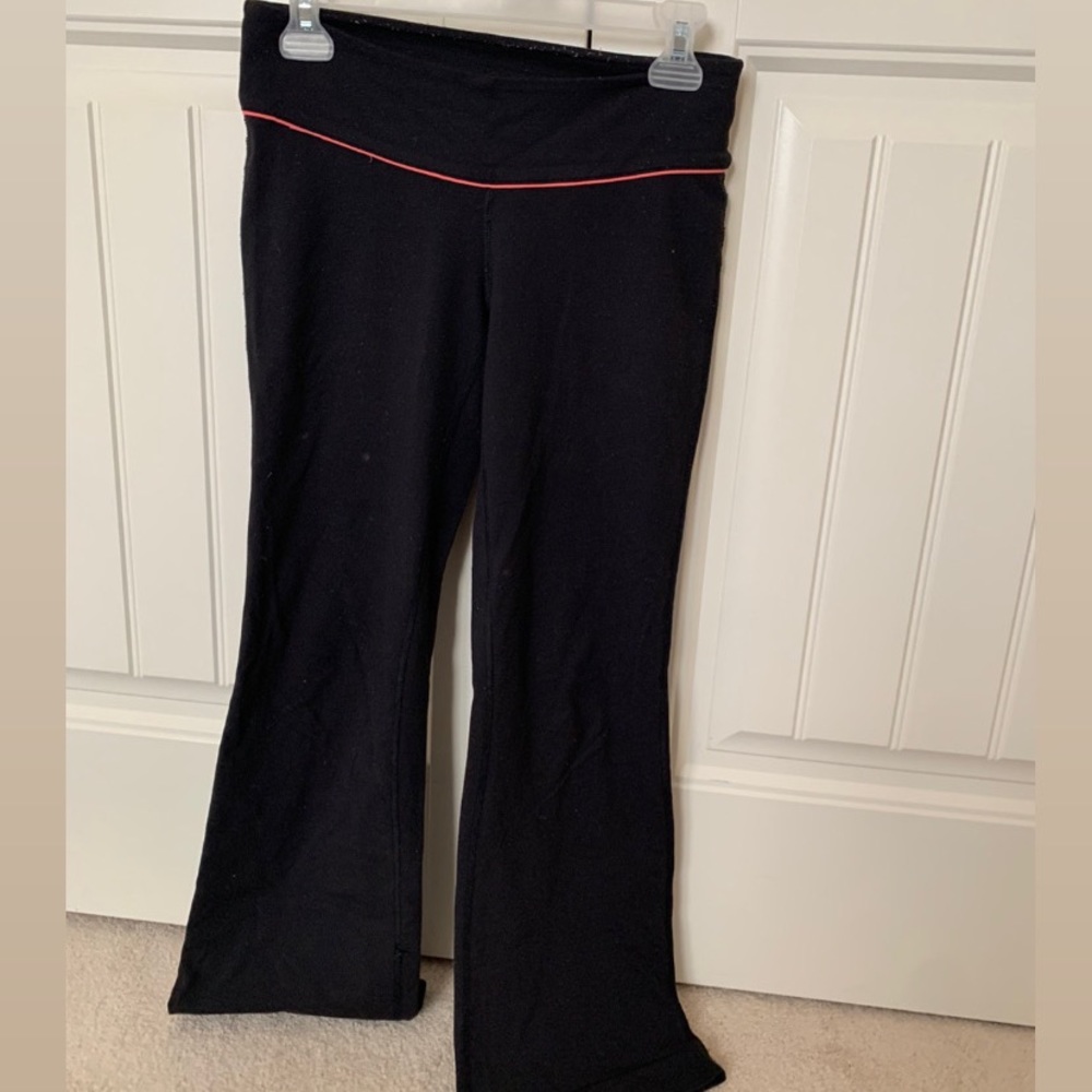 Aritzia TNA Flared Yoga Pants Leggings